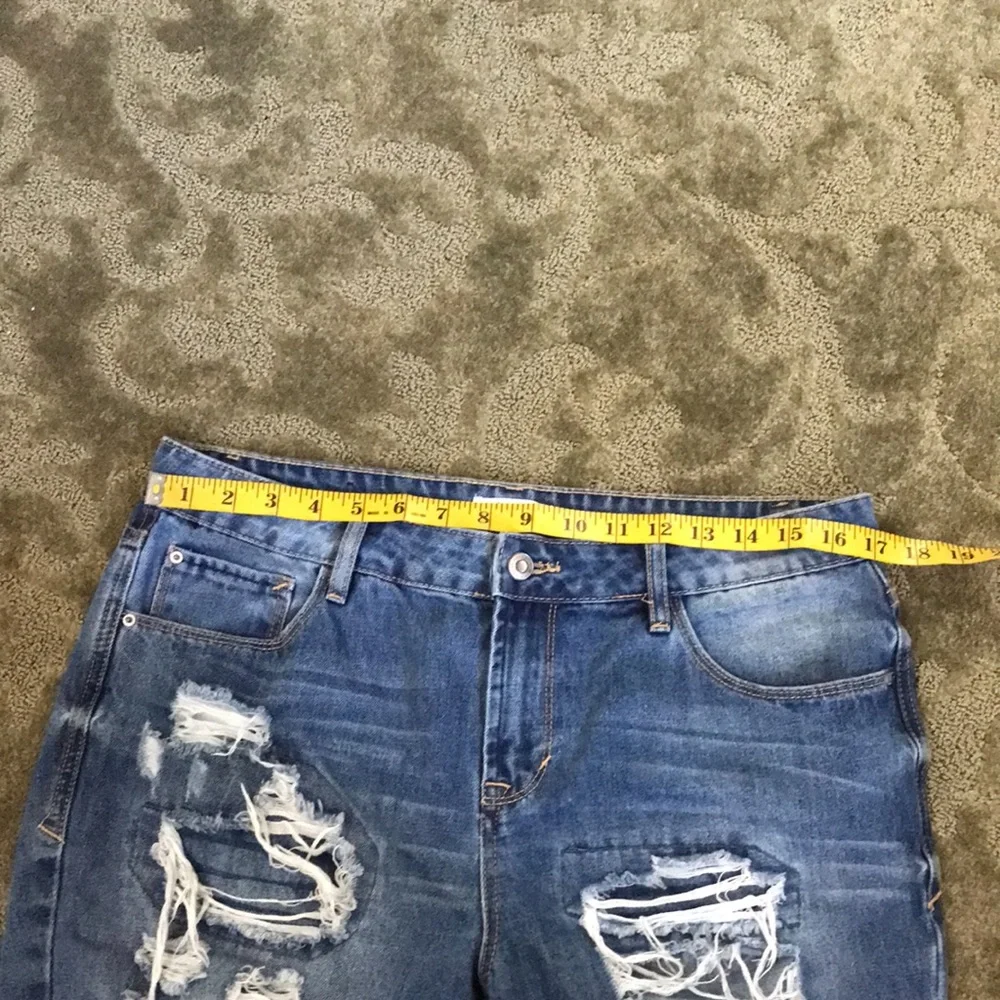 Shorts - Picture 2 of 7